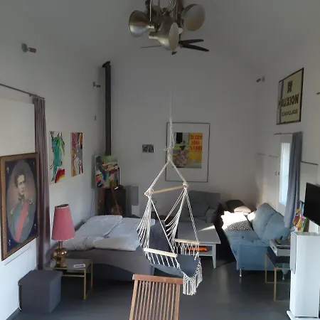 Alpen Loft شقة *